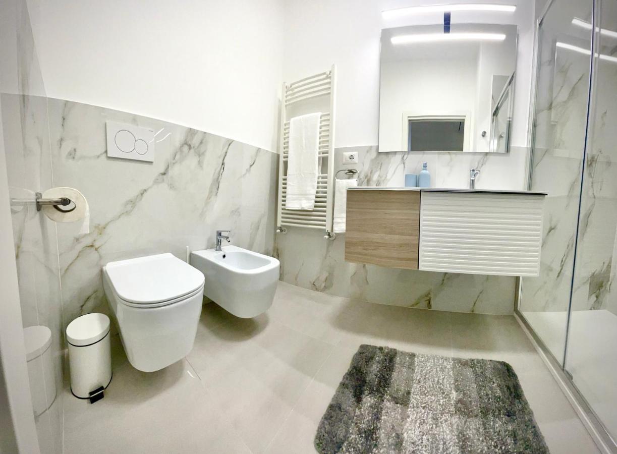 Luxury 2 Bedroom Apartament, Close To San Siro, Fiera And 10 Min Metro To Duomo Milano Exteriör bild