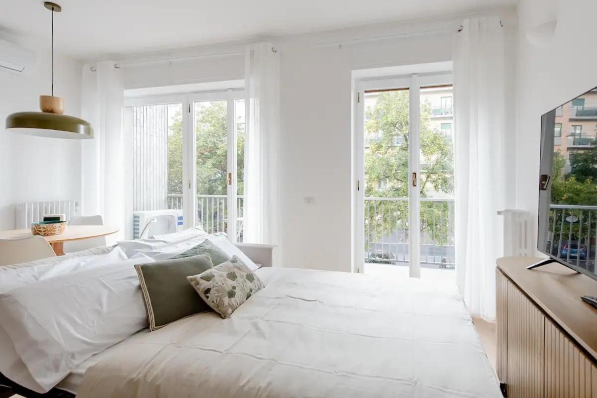 Luxury 2 Bedroom Apartament, Close To San Siro, Fiera And 10 Min Metro To Duomo Milano Exteriör bild