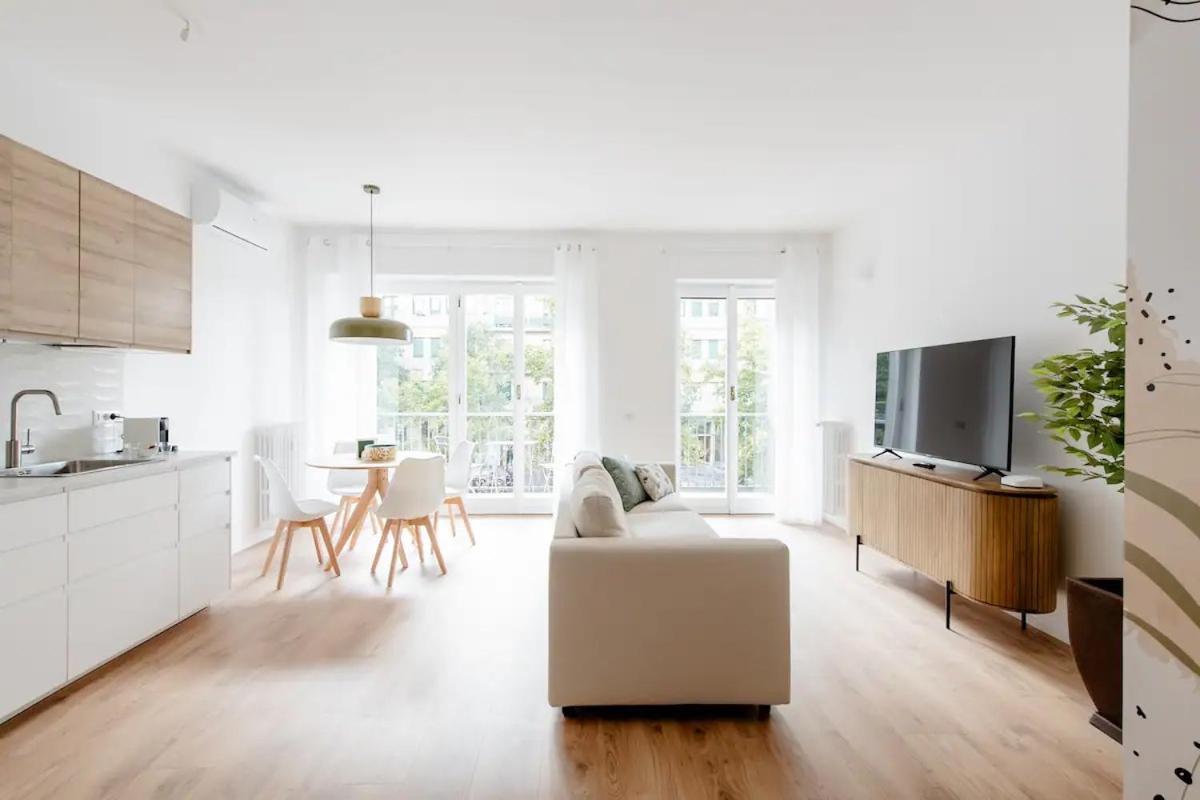 Luxury 2 Bedroom Apartament, Close To San Siro, Fiera And 10 Min Metro To Duomo Milano Exteriör bild